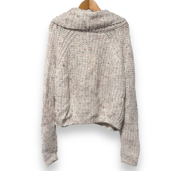 Moon & Madison Beige Speckled Cowl Neck Cropped Sweater Women's Size Medium NWT - Picture 2 of 15